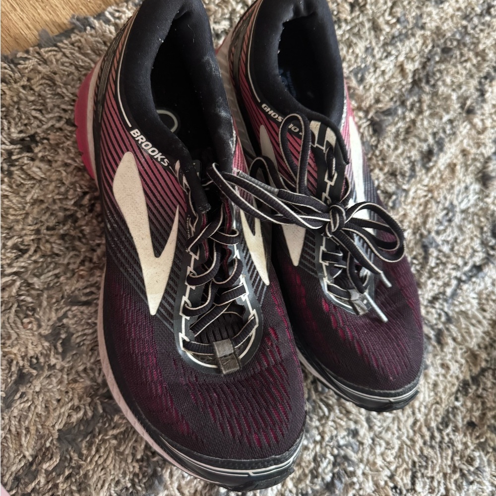 Brooks Athletic Shoes Black and Red Breathable Design ghost 10s